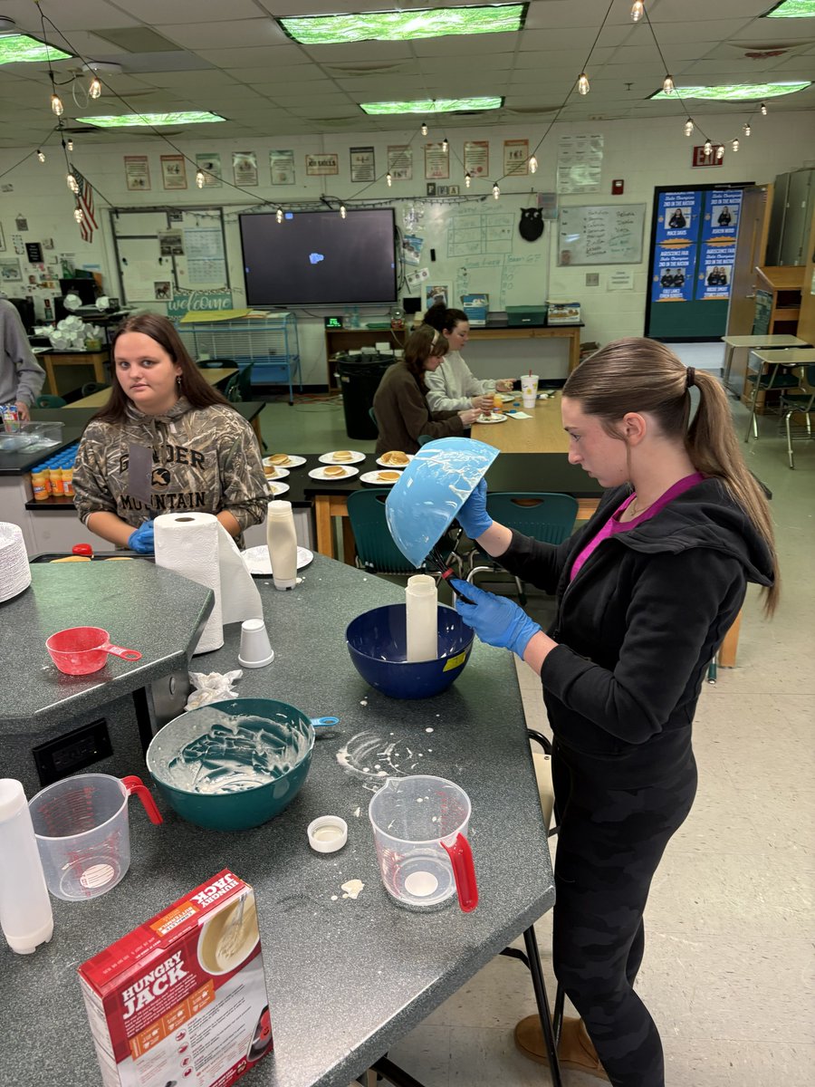 WGHSWBL's tweet photo. During our CTAE Week celebrations, our FFA Officers truly showed what leadership looks like in action!
They took time to serve and celebrate their fellow members by preparing a delicious pancake breakfast. thank-you for their hard work and dedication.
#CTAEWeek #FFA https://t.co/hHZszp6TYz