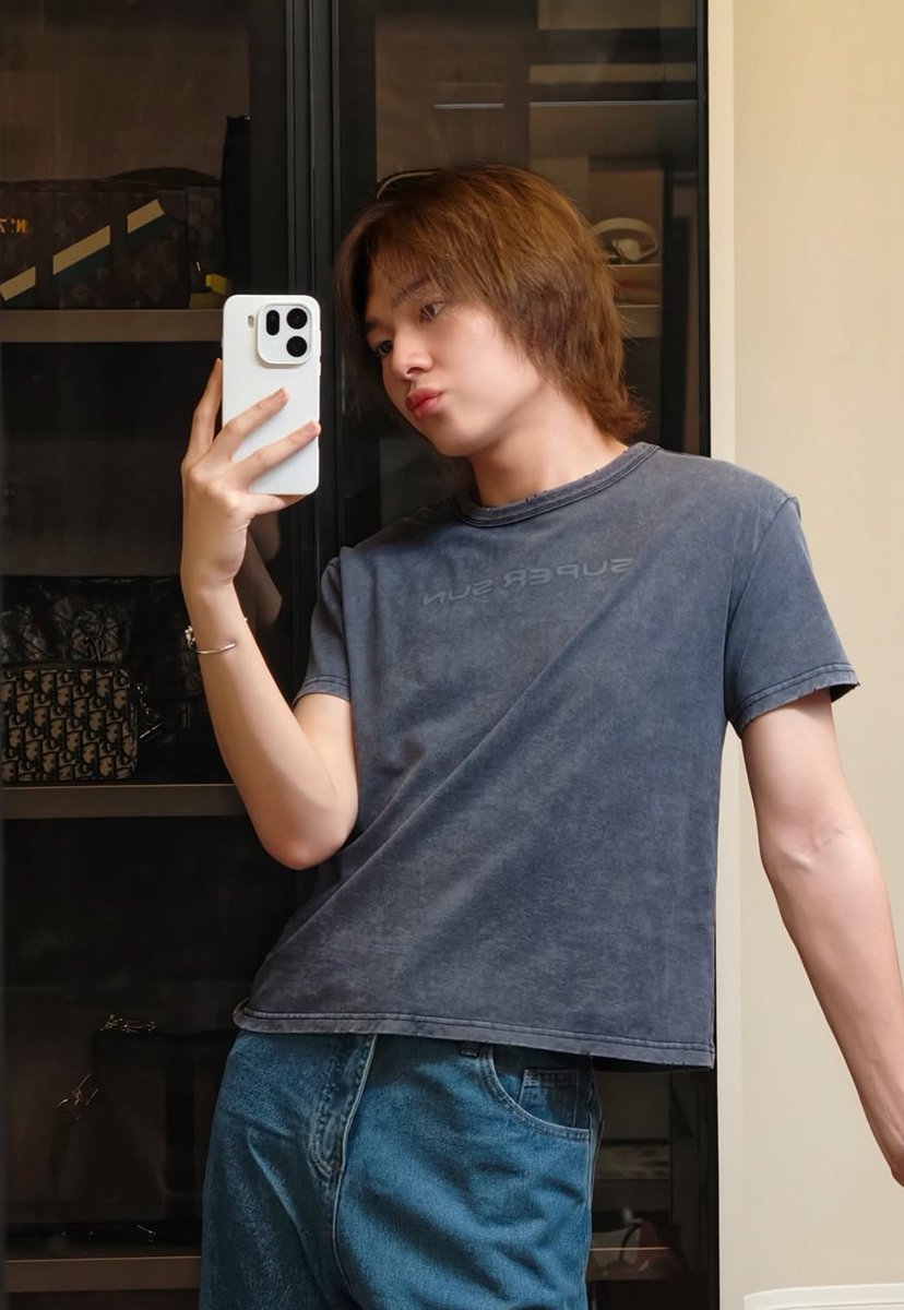 Mild_MYSANI's tweet photo. สมมงมาดามชวรินทร์ ซื้อบ้านด้วยเงินสด 8 หลัก แต่งบ้านอีก 8 หลัก มีตู้ใส่กระเป๋าแบรนด์เมน (ใส่เสื้อแบรนด์ Super Sun ของแฟนชีอีก) 

꒰@CwrNew ✿ #NuNew ◡̈ ꒱ ˚ ༘ ♡ https://t.co/OR4Av9aXvz