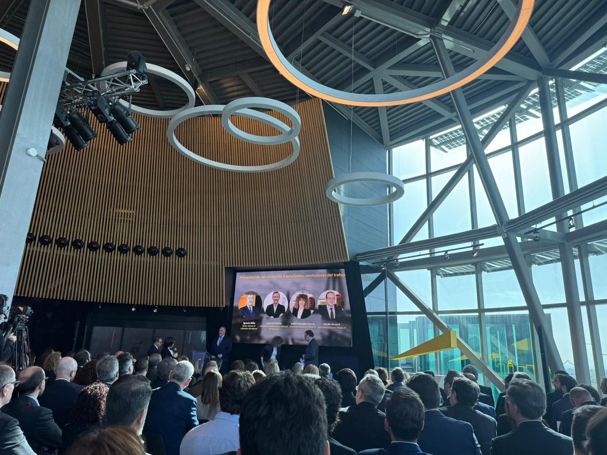 skios's tweet photo. Skios estuvo en la presentación del informe "10 claves para la industria española de Defensa" de @EY_Spain e @Infodefensa .  
Oportunidad histórica para el sector. 
Visión de Estado, coordinación público-privada y apuesta tecnológica. Esas son las claves del informe https://t.co/7bqCvP0KQf