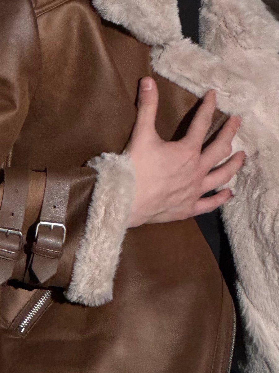 ahahahahaha he knows what the audience (read: kkultaraes) wants 👀🙂‍↕️