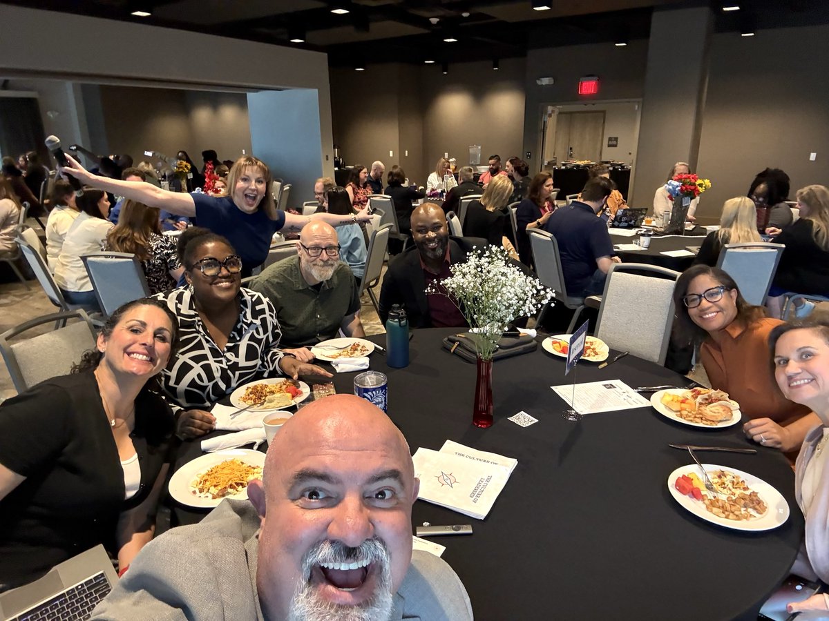 be_a_waymaker's tweet photo. Waymakers in Waco! #TSSLA26 https://t.co/91kM7lQ3BJ