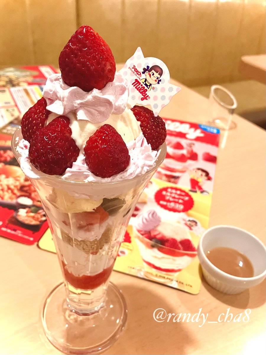 ジョイフルで不二屋コラボやってた
天使のミルキーいちごショートケーキパフェ🍓