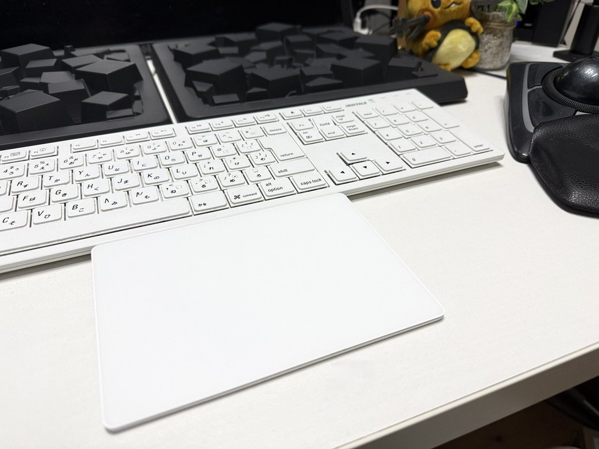今更ですが、最近導入して手放せなくなった逸品、Magic Track Pad。スクロールがとても楽ですし、左手デバイス的な使い方もできます😊

さて、今日のミキシングも終了！
閉店します〜