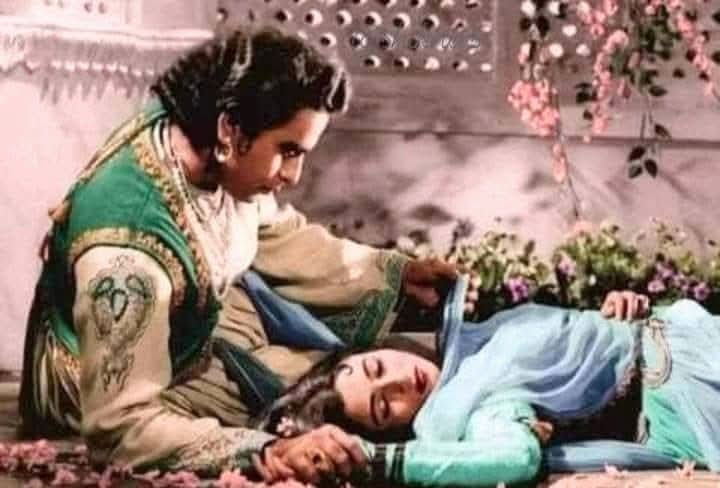 BSimrey's tweet photo. ਚੱਲ ਉੱਠ ਅਨਾਰਕਲੀ ਸਿਆਲਾਂ ਵਾਲੇ ਕੱਪੜੇ ਸਾਂਭ ਲੈ ਤੇ ਗਰਮੀਆਂ ਵਾਲੇ ਕੱਢ ਲੈ🤭 https://t.co/cQQtmg5rjB