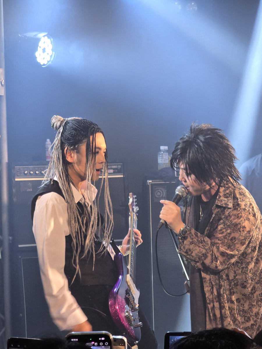 ｢町田プレイハウス｣🤟

先日、SLAVE(LUNASEAのファンの総称)にとって深い悲しみに包まれる出来事があって、、、

行くかどうか迷っていましたが、ある伝説のバンドの本気のコピバンを見にきました🌙

 #LUNARIVER 
 #タムタム
 #高田メタル 

R.I.P.真矢