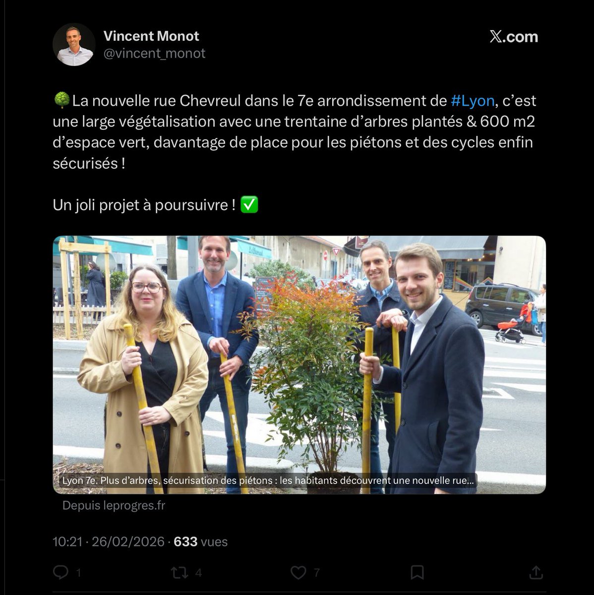 monopolyon_off's tweet photo. Le nez de #vincentpinocchio est tellement long qu’il doit buter contre le pare brise de sa bagnole. Sur #chevreul, ils ont saucissonné l’aménagement au milieu de la rue, pile à l’endroit où il y avait la seule végétalisation de qualité existante en se disant « nos successeurs ⤵️ https://t.co/yJYY2H4wWI