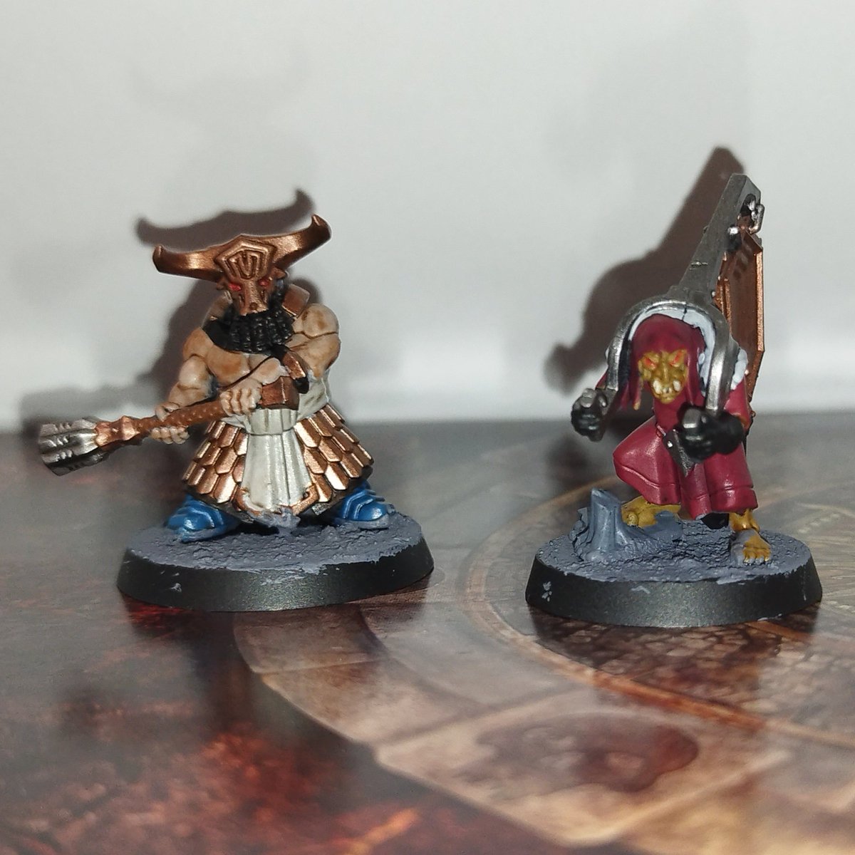 ABADON_BLACK's tweet photo. #ウォーハンマー初心者
#ウォーハンマーAoS
#warhammerAoS
#helsmithsofhashut
楽士?と銅鑼持ちホブグロット
ドワーフの方はシェイド代わりにグィリマンフレッシュ使ったらいい感じに
ホブグロットはXV88にセラフィムセピアを塗ったらそれっぽくなったので満足 https://t.co/eJK8PY66o1