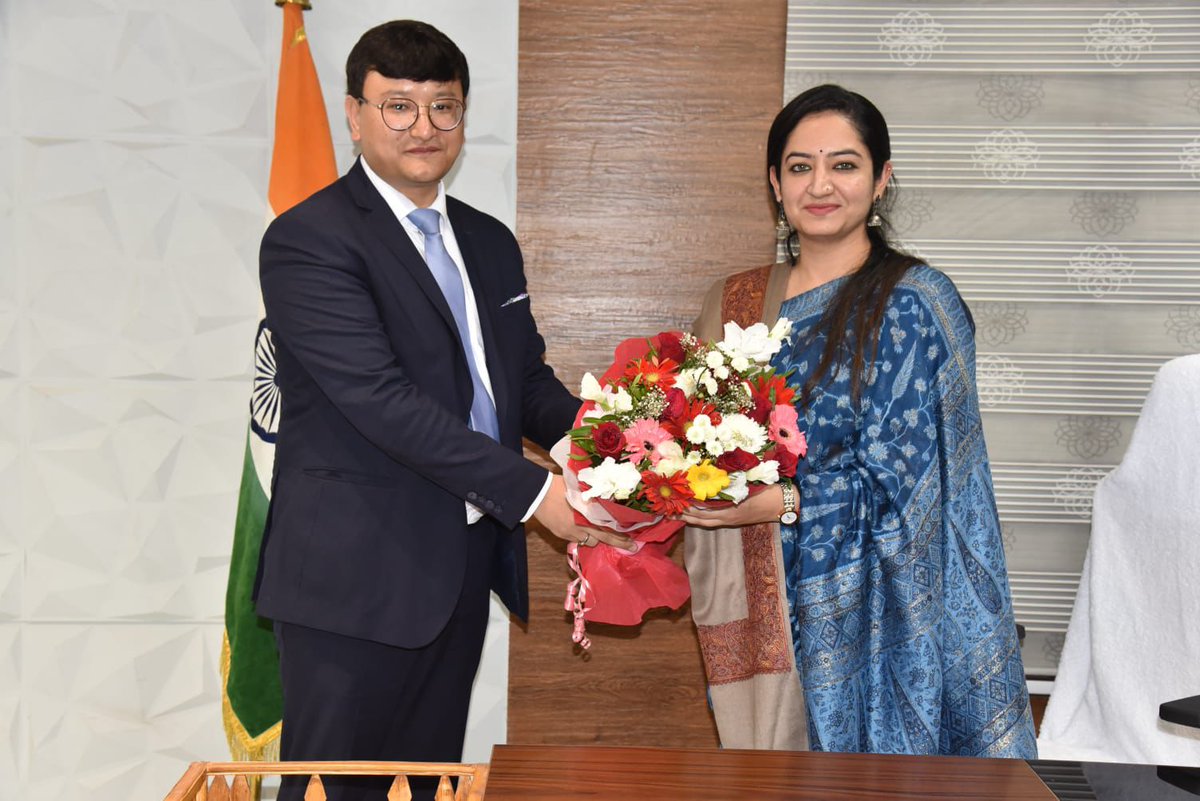 Shri.<a href="/mingasherpa/">Minga Sherpa</a> assumes charge as Deputy Commissioner Udhampur.
<a href="/dioudhampur/">Information & PR, Udhampur</a>