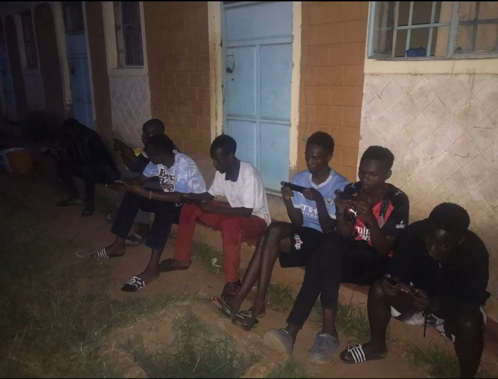 Campus students huamka wakifikiria e-Football , wanalala wakiota e-Football. Kila mahali hukua "leta code tuguze" from Matatus mpaka kwa ploti and they know how to recruit more people into this thing. I was once there na nlikua moto wa kuotewa mbali. 

Vijana nawaombea sana you