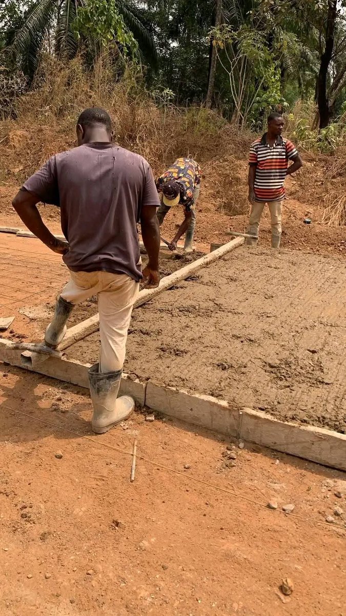 Chilechi1's tweet photo. @FrancisNwifuru Like what is this are you not ashamed bunch of disgrace entity. No be your mate be Abia governor. See disgrace on your state tufiakwa https://t.co/fLN5nx2uDe