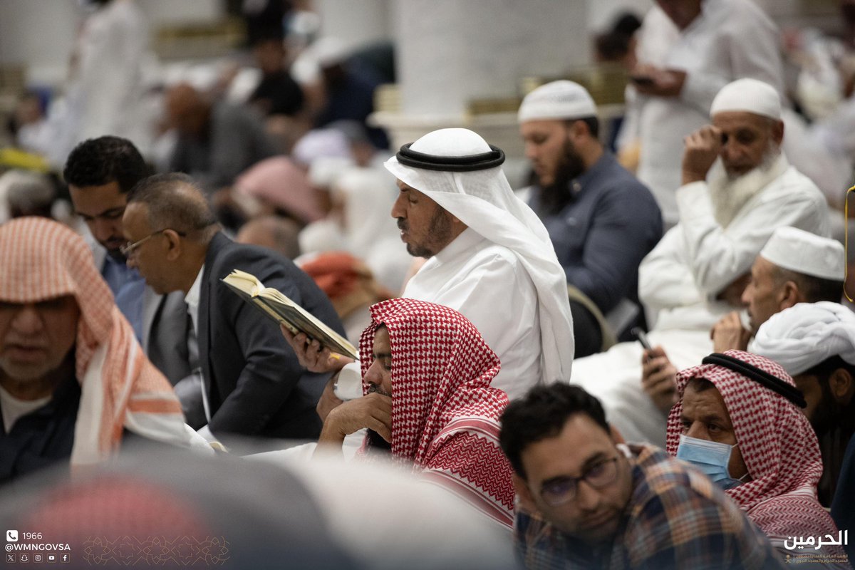 wmngovsa's tweet photo. آياتٌ تُتلى، وأكفٌ ترتفع، لحظاتٌ عامرةٌ بالسكينة يعيشها الصائمون في المسجد النبوي.

#المسجد_النبوي https://t.co/oFUm4mccFT