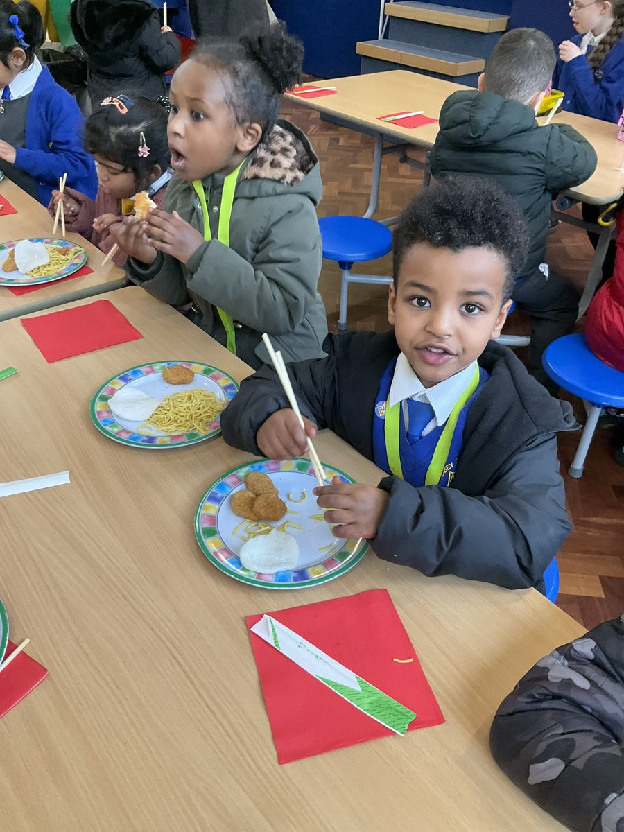 AbbeyPrimary's tweet image. Today we had a Chinese themed lunch. We had red napkins as red is a lucky colour and all ate our lunch with chopsticks! #rec #utw