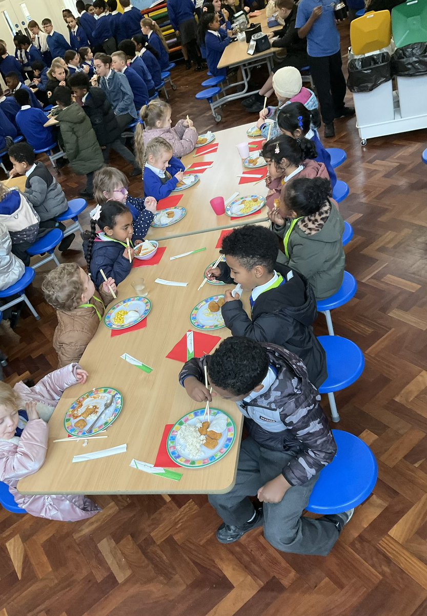 AbbeyPrimary's tweet image. Today we had a Chinese themed lunch. We had red napkins as red is a lucky colour and all ate our lunch with chopsticks! #rec #utw