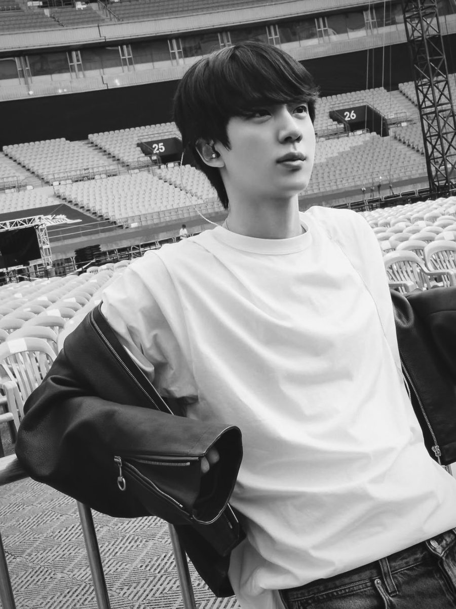 🖤🤍 (@jinmonochromes) on Twitter photo 