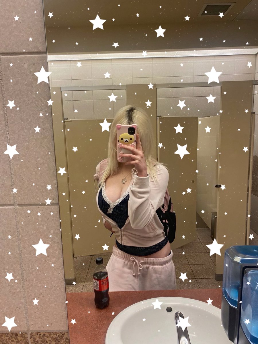 phieoid's tweet photo. doing my roots soon 2 b blonde &amp; purehearted https://t.co/Y9yisXFxTX