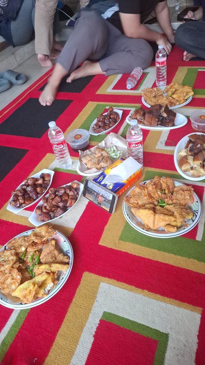 izinn rest day digeser ke hari ini, ada bukber soalnay. nnti sabtu yg mesti rest day brati di-skip