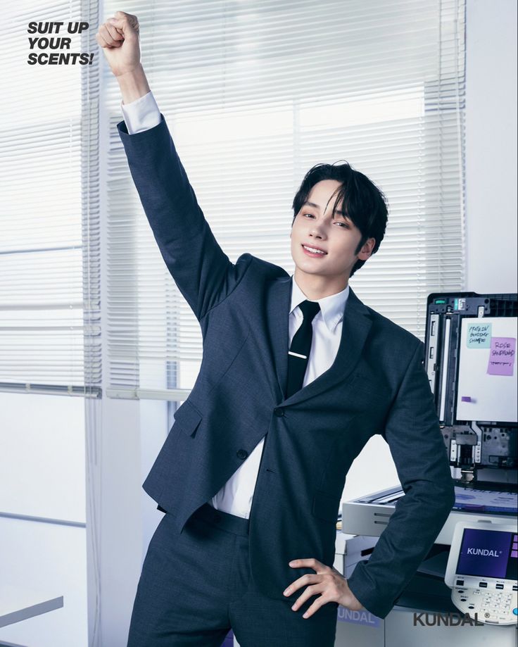 <a href="/WlIIBU/">Gamaniel Audirga</a> Caleb berdeham gugup, dia memang sering tampil pada khalayak ramai, tetapi kali ini beda. Dia hadir di tengah-tengah tamu undangan acara pernikahan sulungnya sendiri. Sambil mengatur degup jantung, si tengah Choi itu berdiri tepat pada pusat atensi.

"Good evening, everyone!!!"