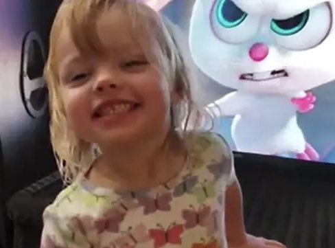 🇺🇸 | Nuevo crimen antiblanco en Estados Unidos: Un negro llamado Jeroen Jarrell Coombs, de 32 años, ha sido arrestado en Florida por presuntamente atar, golpear y lanzar contra la pared hasta la muerte a una niña de tres años hija de su novia.