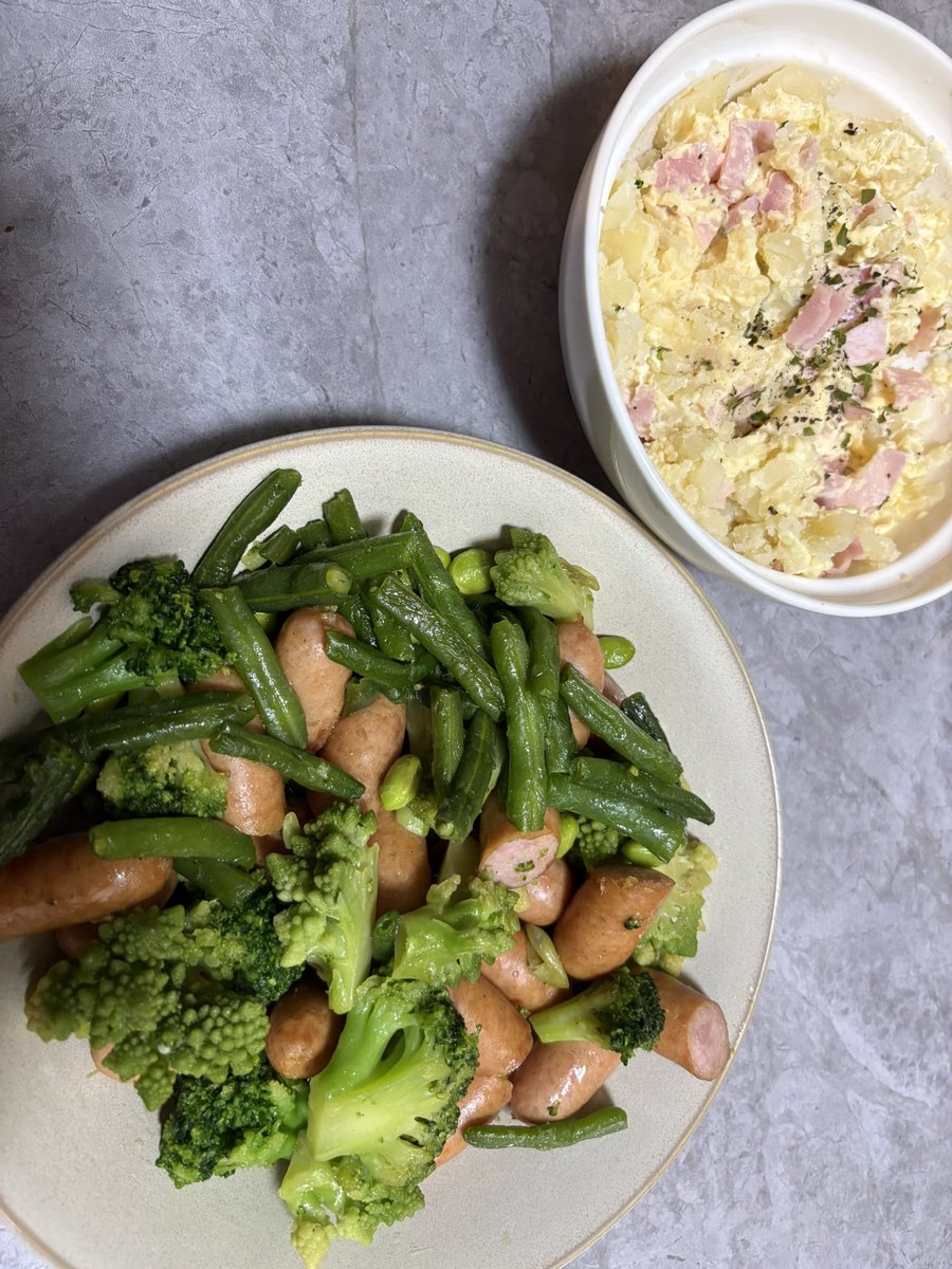 nim021nm's tweet photo. クリームシチュー

Cream Stew

野菜とウインナーコンソメ炒め

Stir-fried Vegetables and Sausages with Consommé

ポテトサラダ

Potato Salad

#HomeCooking #JapaneseFood #ComfortFood #DinnerMenu #おうちごはん https://t.co/f4AC8VLPD0