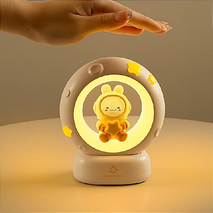 aurumiess's tweet image. Ada yang tak dapat tidur bila off lampu sebab takut gelap kan? Don't worry, lampu comel ni ada untuk temankan. Boleh adjust brightness ye, belikan untuk anak-anak mesti dorang suka!

Check sini👇
s.shopee.com.my/6pvYu5mr5x

#shopee #lamputidur #nightlamp #GalaxyS26Ultra #PradaFW26