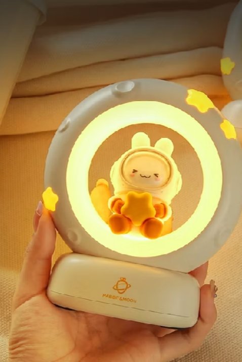 aurumiess's tweet image. Ada yang tak dapat tidur bila off lampu sebab takut gelap kan? Don't worry, lampu comel ni ada untuk temankan. Boleh adjust brightness ye, belikan untuk anak-anak mesti dorang suka!

Check sini👇
s.shopee.com.my/6pvYu5mr5x

#shopee #lamputidur #nightlamp #GalaxyS26Ultra #PradaFW26