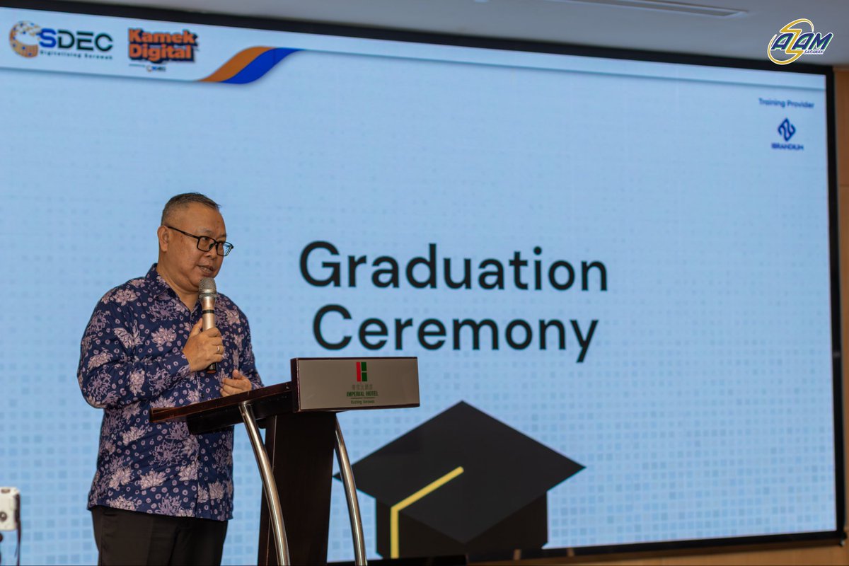 AZAMSarawak's tweet image. 🌟 Bootcamp Ends. The Real Journey Begins.

The Sarawak Digital Champion Bootcamp officially concluded with final presentations, constructive feedback, and the announcement of winning districts.

#SarawakDigitalChampion #AZAMSarawak #MovementForProgress #YouthInAction