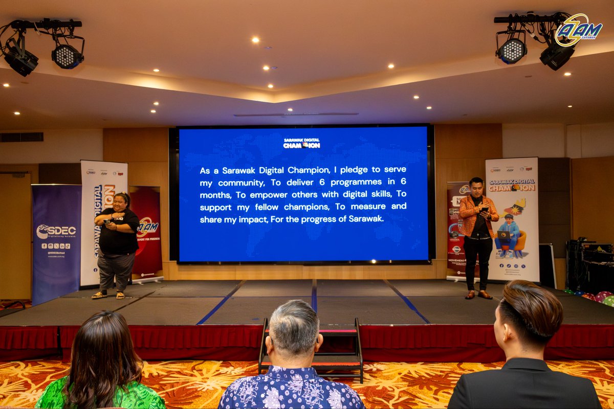 AZAMSarawak's tweet image. 🌟 Bootcamp Ends. The Real Journey Begins.

The Sarawak Digital Champion Bootcamp officially concluded with final presentations, constructive feedback, and the announcement of winning districts.

#SarawakDigitalChampion #AZAMSarawak #MovementForProgress #YouthInAction