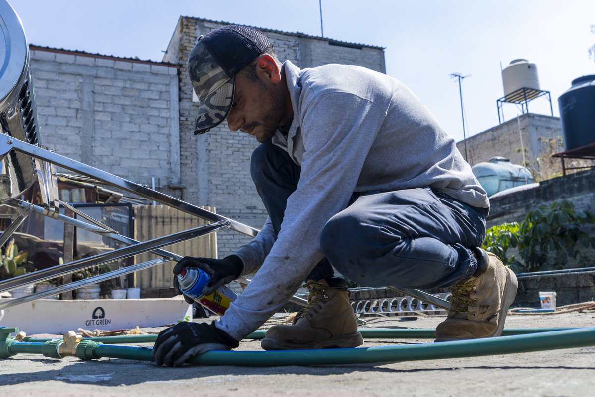 La primera etapa del programa “Cosecha de Lluvia, Calentadores Solares y Huertos Urbanos” ya es una realidad en Coyoacán y Tlalpan.

Con estas acciones, miles de familias accederán a tecnologías sustentables que permiten aprovechar el agua de lluvia, reducir el consumo de gas y