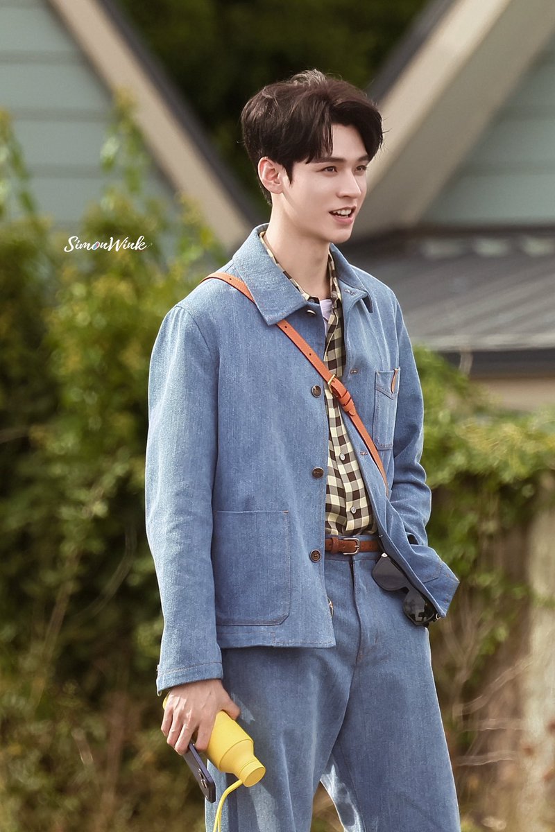 Gong Jun
好可爱！

cr：SimonWink丨龚俊1129

#GongJun #gongjunsimon #WowTheWorld #gongjunhahaha  #龚俊Simon #地球超新鲜 #DivasHitTheRoad7 #花儿与少年7 #WowTheWorld #BloodRiver #暗河传 #苏暮雨 #SuMuyu #cdrama #beginagain #从结婚开始恋爱 #thetruth #风过留痕  #龚俊