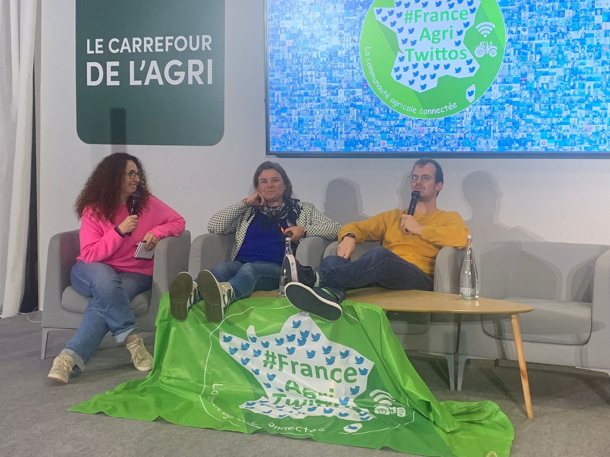 sevjeanneau's tweet photo. Dans ce contexte là toujours aussi important de communiquer et de partager le travail de nos agriculteurs 🧑🌾 et de la filière et c’est un grand plaisir de retrouver les @Fragritwittos dans les allées et lors de l’AG #commpositive https://t.co/Xy2iztFZzT