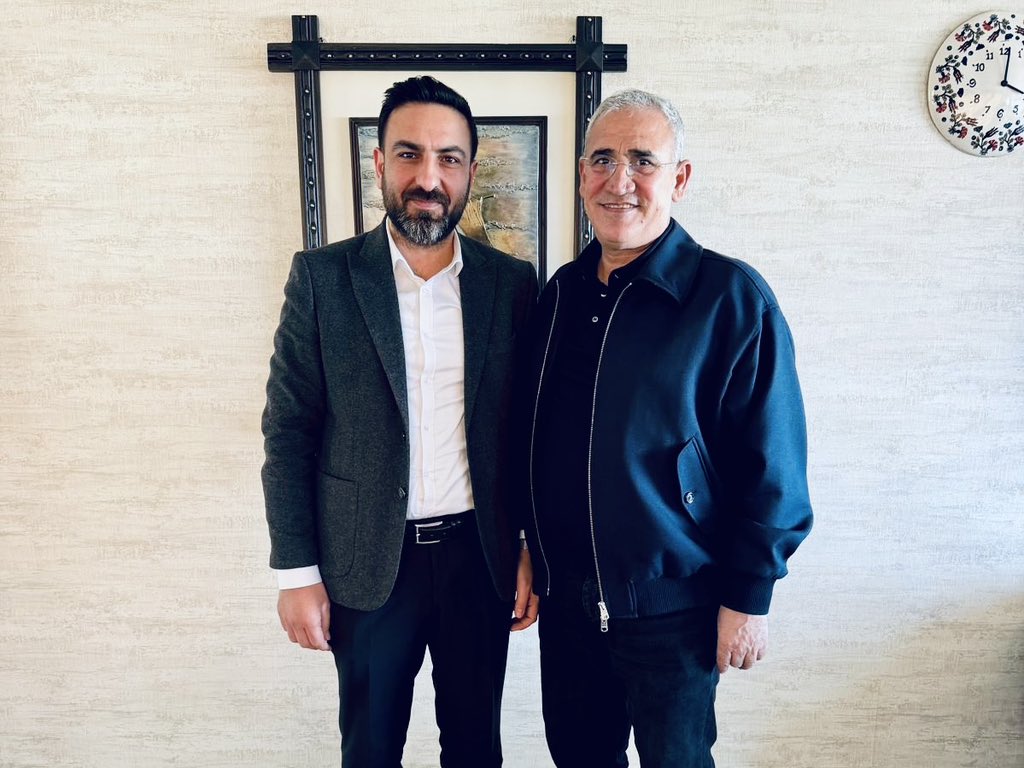 ibrahimgokcedg's tweet photo. 📍Davet

Önceki dönem Seyhan İlçe Başkanımız Sayın Kasım Pamuk’u, Pazar günü gerçekleştireceğimiz Seyhan İlçe Aile Yemeği programımıza davet ederek bir araya geldik.

Vefa, kardeşlik ve dava bilinciyle; birliğimizi, beraberliğimizi ve gönül bağlarımızı daha da güçlendirmeye devam ediyoruz.

#BirlikBeraberlik
#İnancımızBir #NiyetimizBir #YolumuzBir

@omerrcelik @abuyukgumus @yahyacelik_ @ozmehmetemin @Tamer_Dagli @KaramikSunay  @abdullahdogru01 @farukaytek