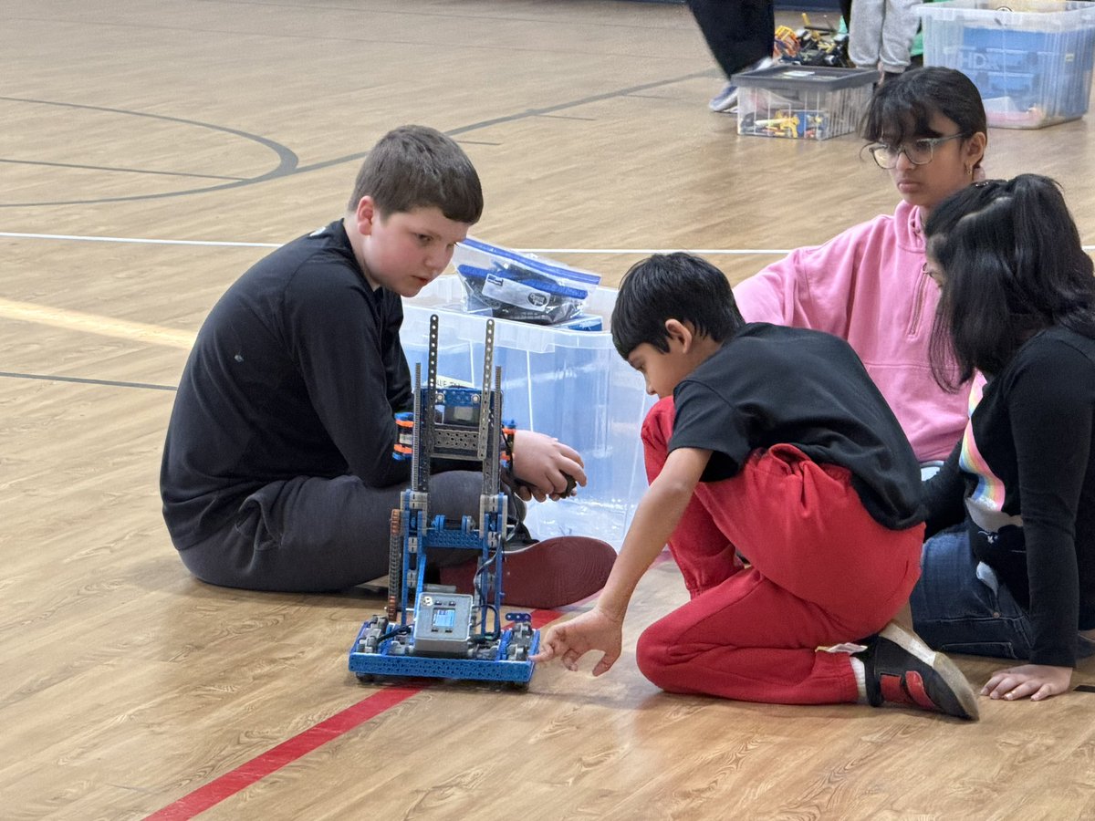 Louis Lee tweet media