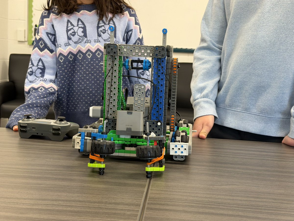 Louis Lee tweet media