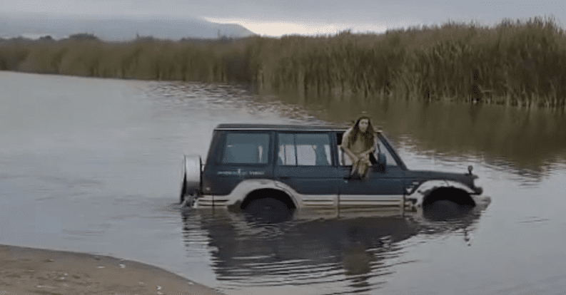 MiRadiols's tweet photo. [Video] Indignante: Vehículo cae a humedal Río Elqui de La Serena https://t.co/kAOItZS9qr https://t.co/JlbE16y19H