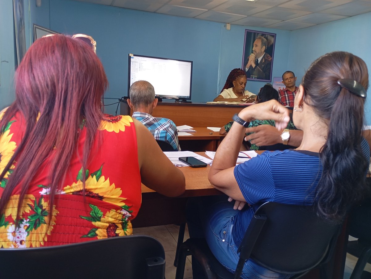 Se realiza el consejo de dirección de la dirección provincial de transporte en Guantánamo Cuba , realizando valoraciones sobre las acciones a realizar para continuar la vitalidad del transporte en nuestro territorio.#CubaVencerá,<a href="/DTransporteGtmo/">Dirección Provincial de Transporte en Guantanámo</a>,<a href="/parada_dan69295/">Danis Danis Parada</a>,<a href="/yoeaberob1/">Yoel Perez Garcia</a>.