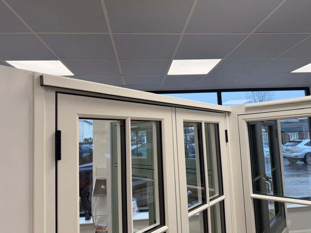 UniversalTradeFrames tweet media