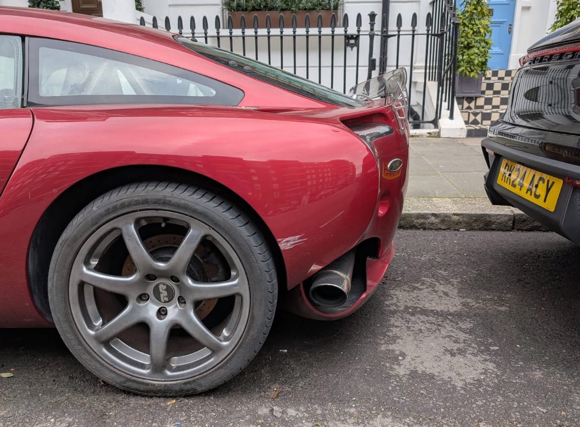 WRCPAST's tweet image. **Rare Road Cars**

🇬🇧 TVR Sagaris 

1 of only 200/211

The TVR Sagaris (2005–2006) is a high-performance British sports car known for its aggressive styling, 400bhp+ Speed Six engine, and 195mph top speed. 

Built on a steel spaceframe with a 4.0-litre straight-six, it weighs