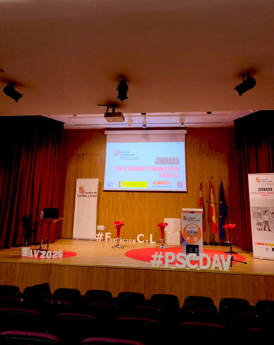 CEIPSTERESADEJ's tweet photo. Hoy participamos en la Jornada de Seguridad y Confianza Digital Escuela 4.0 en Ávila. 
Reflexionamos sobre el uso seguro de las TIC, la IA en el aula y cómo educar en un entorno digital más crítico y responsable. #Escuela40
#FormacionCyL #PSCDAv #TiCyL #educacyl https://t.co/cma3Np4729
