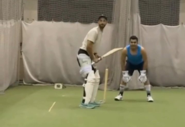 Koi shaq nahi UMAR AKMAL apne waqt ka bohat barha talent tha! Pakistan Cricket shayad bhool gayi ho lekin Umar Akmal ne haar nahi maani! Umar Akmal abhi bhi Pakistan Cricket Team se as a wicket-keeper batter khelna chahte hei! #T20WorldCup