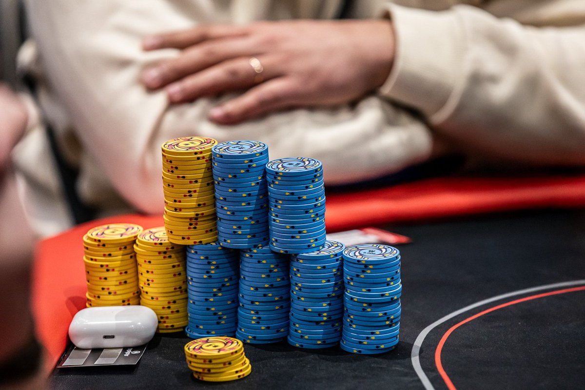 🧠 Au jeton près : quel est le stack de ce joueur ?

🎁 5 tickets 10 € en jeu, tirage au sort vendredi à 12h parmi les bonnes réponses.

✍️ RT + Follow et répondez à ce tweet avec votre pseudo Winamax.

ℹ️ Règlement : tinyurl.com/ConcoursPok26