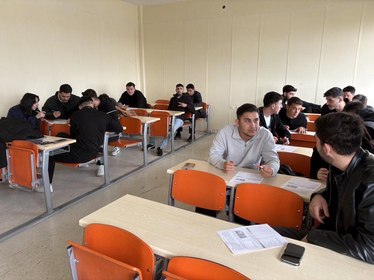 🎯 Aksaray Üniversitesi Teknik Bilimler MYO iş birlikteliğinde düzenlenen İş Kulübü Eğitimlerimiz tüm hızıyla devam ediyor..
💼✨ Günümüz iş dünyasının hızla değişen dinamikleri doğrultusunda, stratejik bir kariyer vizyonu kazandırmayı hedefliyoruz.
#İşKulübü #İstihdam #Kariyer