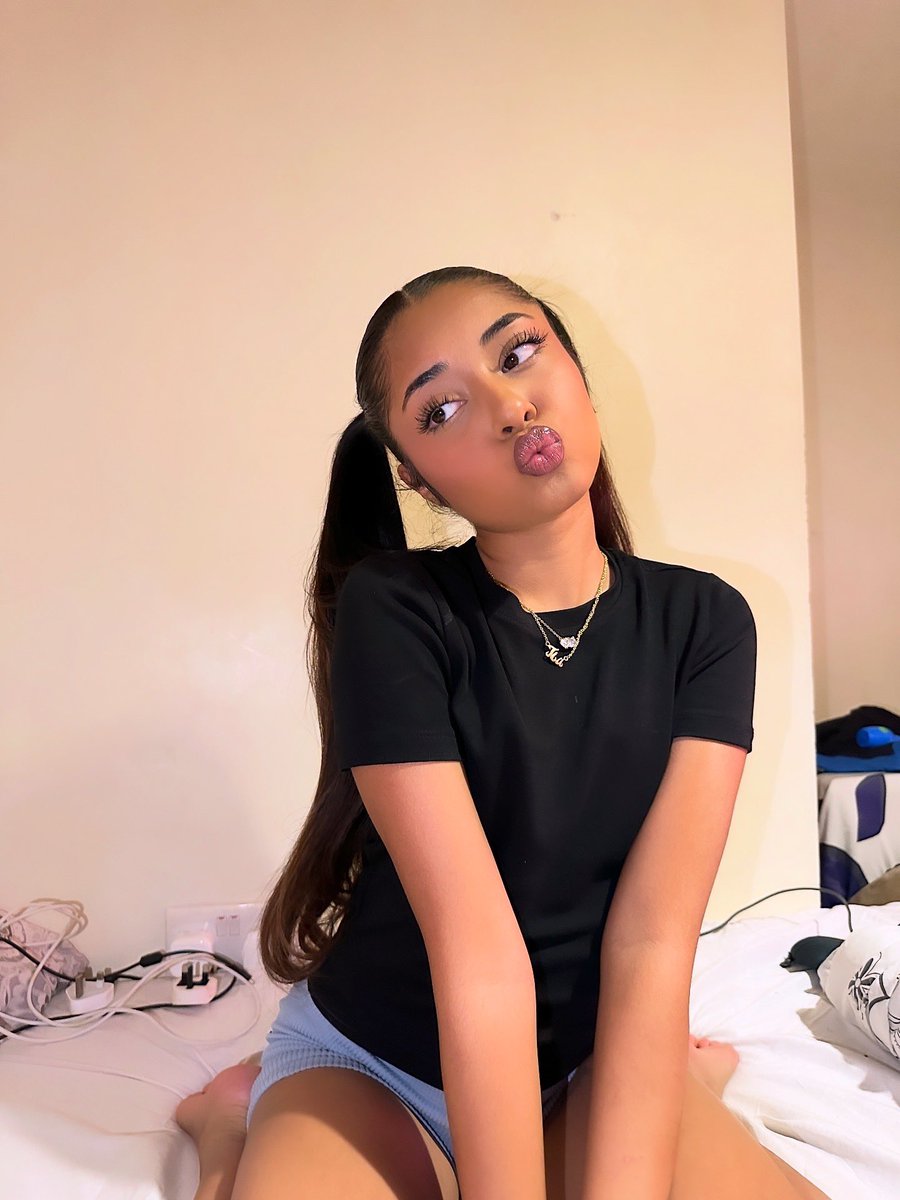 TLochun's tweet photo. follow my insta @tia.loc 💖💖💖💖 https://t.co/x1BeZstZWV