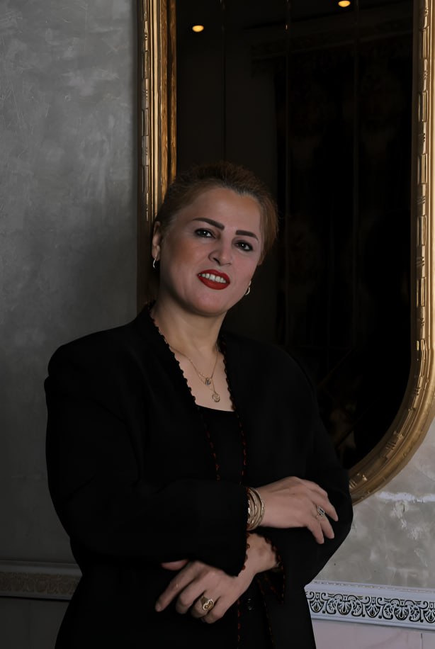 جاویدنام #آذر_نصیرپور_لیچائی ۵۲ساله در دی‌ماه دررشت هدف شلیک مستقیم گلوله جنگی قرار گرفت.

او در خیابان سعدی رشت از پشت مورد اصابت گلوله قرار گرفت و از ناحیه پا به‌شدت زخمی شد. شدت خونریزی موجب انتقال فوری وی به بیمارستان شد، اما به‌دلیل خونریزی،جان خود را از دست داد.
#جاويدشاه‌