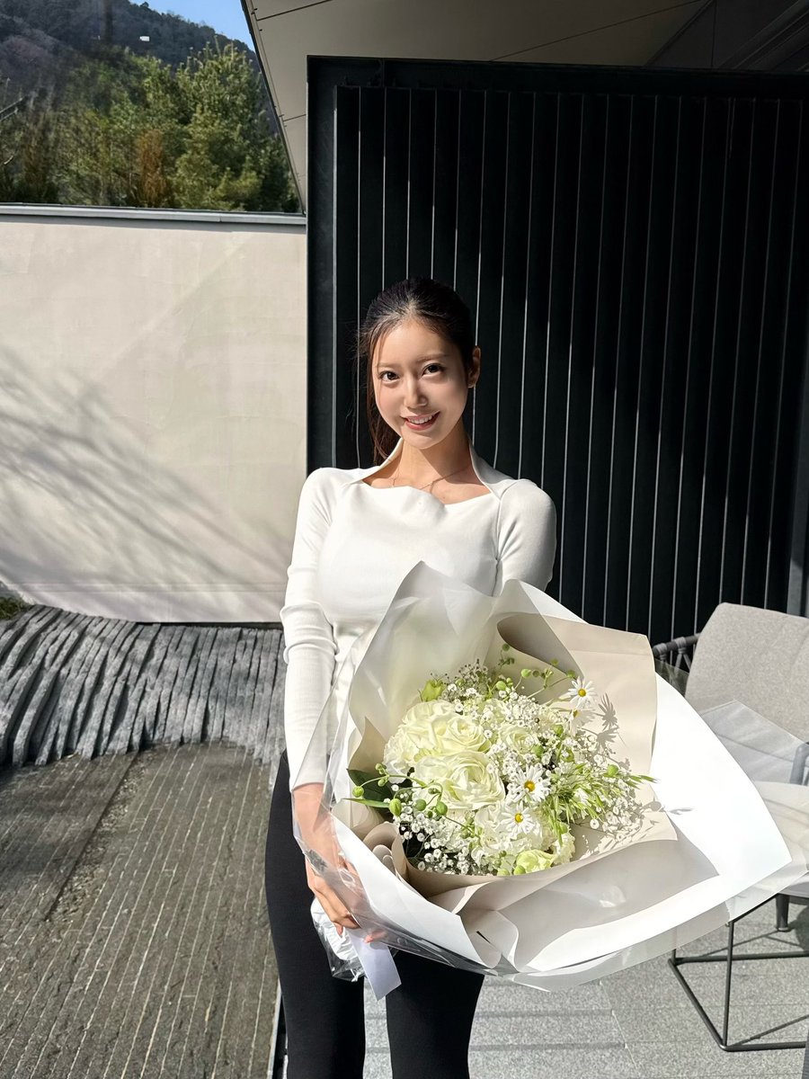 _iam_natsuki's tweet photo. 旅行の時、お花買ってくの好き🌼 https://t.co/swR6zVIwPb