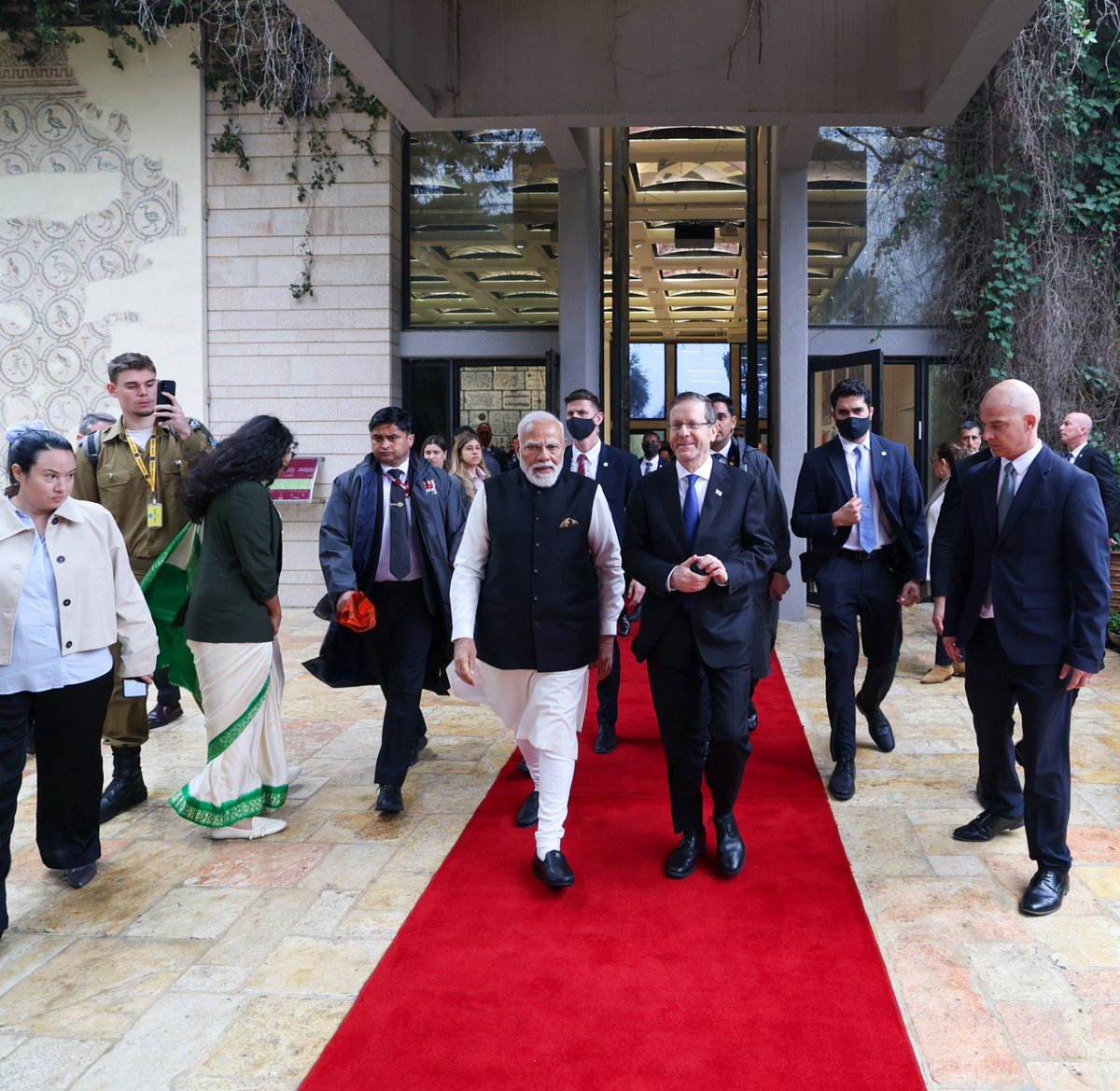 Narendra Modi tweet media