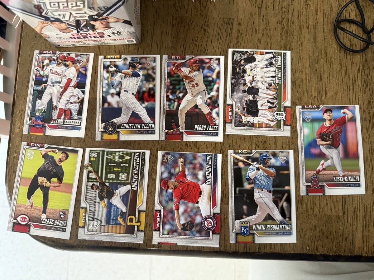 Tommy2Putts's tweet photo. @Topps Here’s the off-centered garbage I pulled from Target. https://t.co/t6j5DLd752