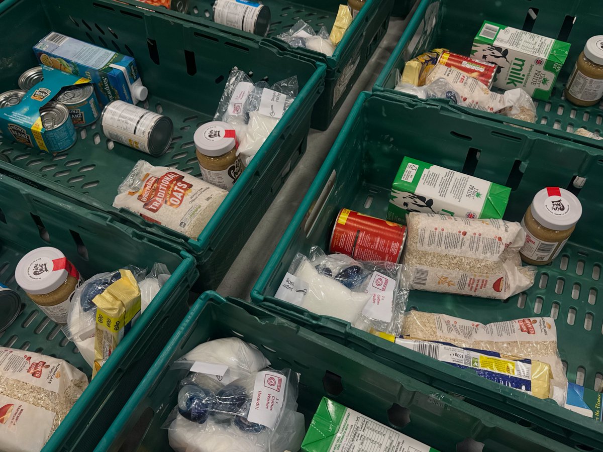 22Bishopsgate's tweet photo. We’re proud of the 22 Bishopsgate volunteers who supported @HackneyFoodbank by packing food parcels and preparing essential supplies. They packed 138 single parcels and 29 family parcels, which equates to over 2100 emergency meals for people in severe crisis. 
Hackney Foodbank provides emergency food and practical support to individuals and families across the borough facing financial hardship, working closely with local partners to reach those most in need. It’s practical action like this that makes a real difference, and a reminder that community is built through care, time, and showing up.