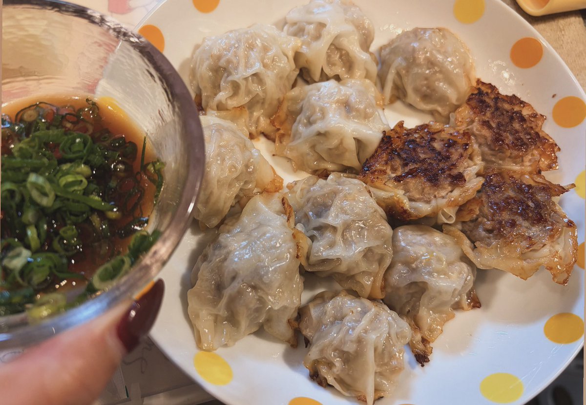 今日はミートパスタ🍆
椎茸刻んで入れてみたけど
もう少し荒く切ってもよかったな〜🤔

昨日は洗い物少なくなるように
巻かない焼売作った🍚
(包まず上から皮乗せて焼いたw

5時起き⇒長野帰りで帰って
よく頑張ったえらい💮ww

#お休みの日のRenaぷ