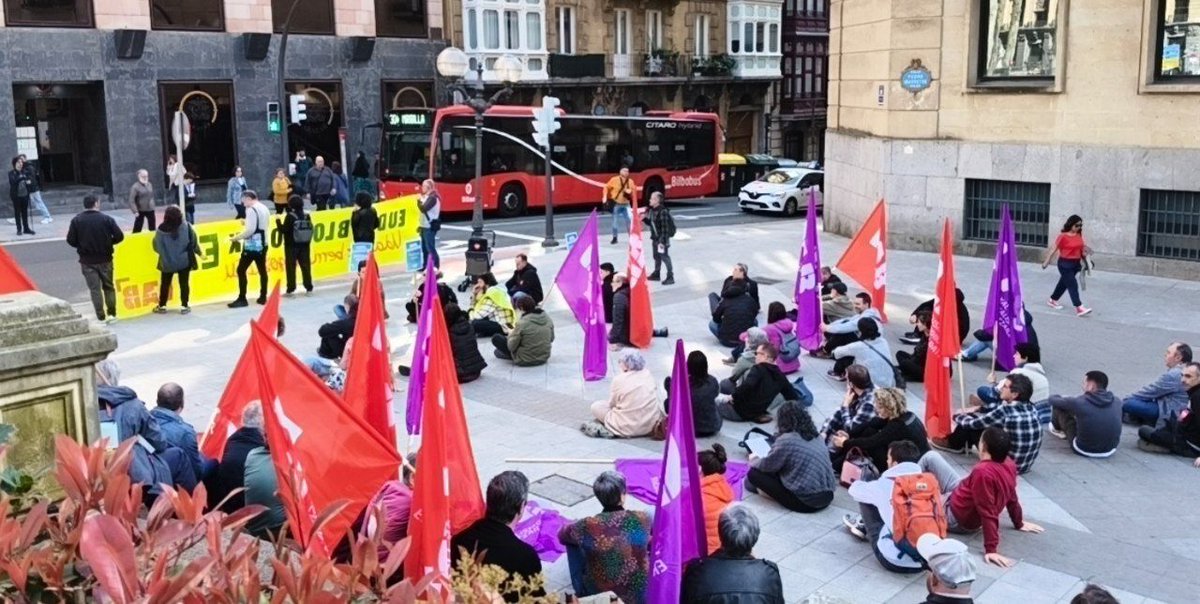 LABsindikatua's tweet photo. π£ LAB se ha movilizado ante las sedes de EUDEL y PNV
π¨ LAB pide a EUDEL y al PNV que Β«rompan con el bloqueo que vivimos desde el 7 de noviembre y traigan a las mesas contenidos suficientes para negociarΒ»
π’ #Eudel blokeorik ez!
π https://t.co/zVpKf3xqdo https://t.co/9K1ISrXZ07