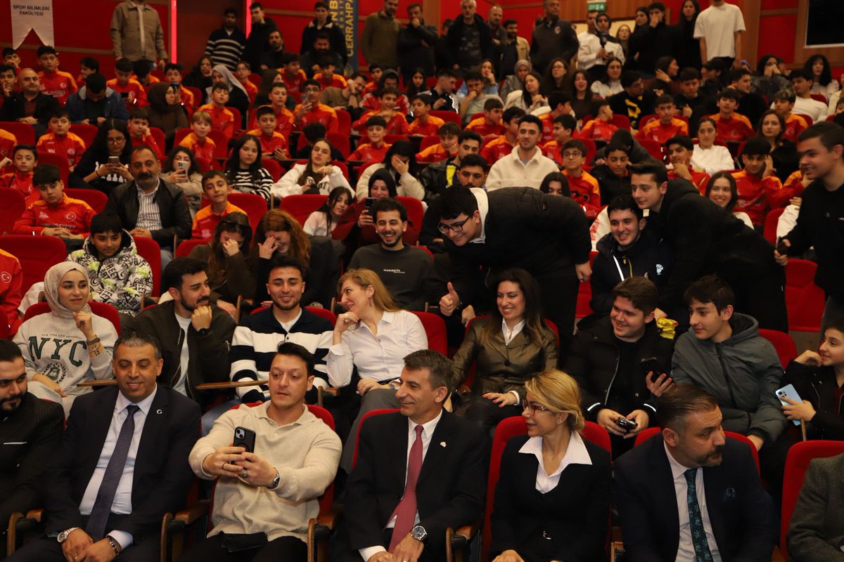 Mesut Özil tweet media